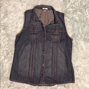 Old navy denim sleeveless top!